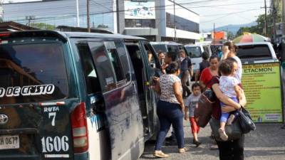 Tras varios días de tensión y paros de labores, ayer el sector transporte laboró en todo el país.