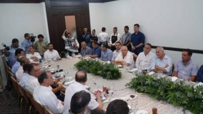 Los empresarios y diputados del Congreso Nacional tuvieron un encuentro en San Pedro Sula este martes.