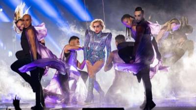 Lady Gaga brilló en el show de medio tiempo del Super Bowl.