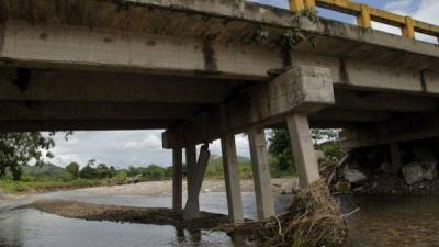 Este puente es el principal acceso hacia Valle de Aguán.