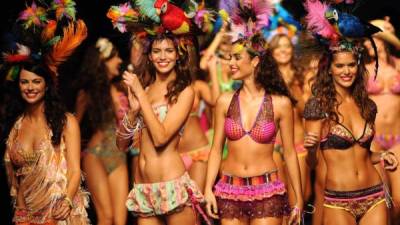 Model present creations by Colombian brand Leonisa during the Colombiamoda fashion show on July 27, 2011, in Medellin, Antioquia department, Colombia. AFP PHOTO/Raul ARBOLEDA