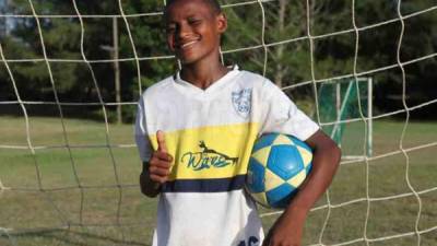 El pequeño Welcome juega en la U14 del conjunto isleño .