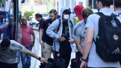 El club Atlanta United de la MLS arribó en total hermetismo a San Pedro Sula para enfrentar al Motagua por la ida de octavos de final de la Champions League. Te dejamos las imágenes más curiosas de su llegada. Fotos Yoseph Amaya.