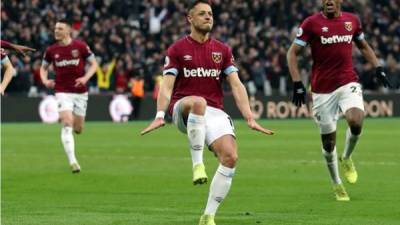 Javier 'Chicharito' Hernández marcó dos goles para el triunfo del West Ham United.