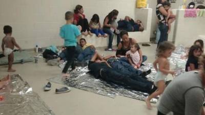 - Fotografía fechada el 12 de junio de 2014 y cedida por Rep. Henry Cuellar (TX-28) hoy, viernes 13 de junio de 2014, que muestra el centro donde se alojan jóvenes y niños indocumentados en San Antonio, Texas (EE.UU.). EFE