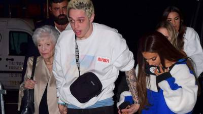 Pete Davidson y Ariana Grande se comprometieron en junio de este año.