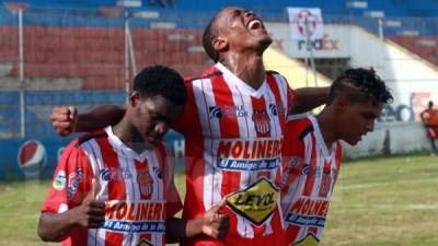 El Vida derrotó al Honduras Progreso en un partido llenó de goles. Foto Javier Rosales