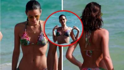 La hermosa Bruna Marquezine, novia del futbolista brasileño Neymar, ha deslumbrado con un suensual bikini en una visita reciente a la playa en Brasil.