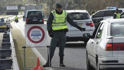 Las autoridades españolas prohibieron la entrada a los no residentes salvo a causa de motivos de fuerza mayor./AFP.