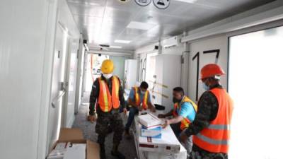 Los cinco módulos hospitalarios están siendo ensamblados a contrarreloj con contenedores usados, según información proporcionada a LA PRENSA.