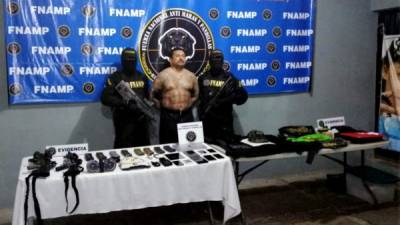 Howin Alexis Romero (de 42 años), alias el Ratón, es un supuesto integrante de la mara Barrio 18 en Honduras y que fue capturado en San Pedro Sula.