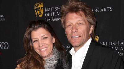 En cuestión de un par de semanas, el cantante Jon Bon Jovi ha desmontado la imagen de perfección que rodeaba su matrimonio con Dorothea Hurley, la madre de sus cuatro hijos.