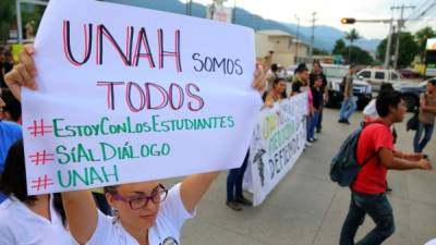 Los jóvenes universitarios mantienen la toma de la Unah-vs y apelan a un diálogo a las autoridades.