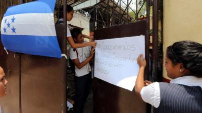 Los colegiales en Tegucigalpa siguen tomándose los institutos porque no quieren alfabetizar.