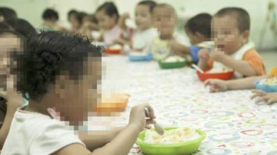 En el centro de nutrición los niños reciben tres tiempos de comida y dos meriendas.