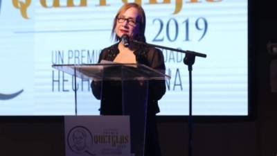 La ganadora del premio Quetglas 2019 da sus palabras de agradecimiento.