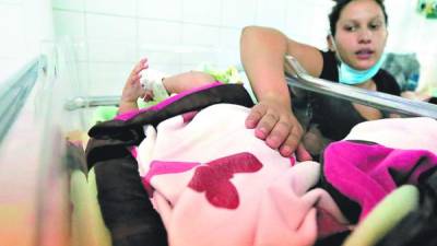 Kleidi Yanory Ramos se recupera del síndrome Guillain-Barré asociado al zika que padeció estando embarazada.