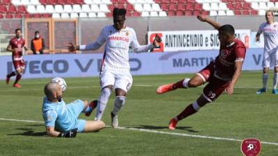 Momento del disparo de Rigo Rivas que terminó en gol. Foto Facebook Reggina.