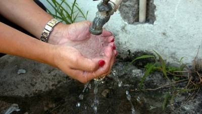 El desperdicio de agua es uno de los grandes problemas que hay en la ciudad porque solo el 72% del suministro está medido, dicen los encargados de Aguas de San Pedro.