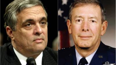 El ex director de la CIA George Tenet tuvo la idea de crear un fondo de capitalde riesgo.El general retirado Charles Boyd que era fideicomisario de In-Q-Tel recomendóinvertir en otra firma de la cual era director.