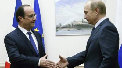 La reunión entre el presidente ruso, Vladímir Putin, y su homólogo francés, Francois Hollande, ha comenzado en el aeropuerto Vnúkovo-2 de Moscú, informaron hoy los medios rusos.