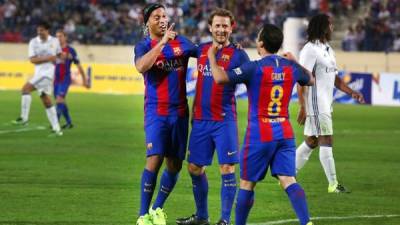 Ronaldinho volvió a jugar con el Barcelona en un clásico ante Real Madrid.