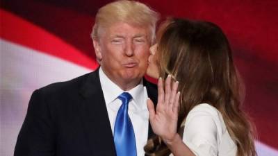 Donald Trump, virtual candidato republicano a la presidencia de EUA, presentó anoche a su esposa Melania como 'la próxima primera dama de los Estados Unidos' momentos antes de que ella pronunciara un discurso en la convención republicana en Cleveland.