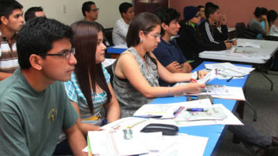 Los universitarios participaron en las jornadas de capacitación. Foto Archivo