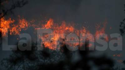 A las 8:00 de la noche de este martes, el siniestro aún continuaba.