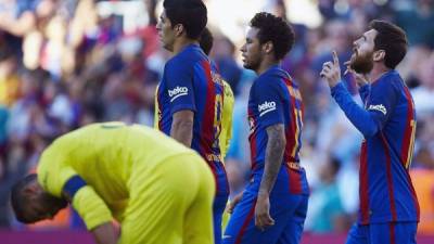 GRA451. BARCELONA, 06/05/2017.- El delantero argentino del FC Barcelona Leo Messi (d) celebra tras marcar el segundo gol ante el Villarreal, durante el partido de Liga en Primera División que se juega esta tarde en el Nou Camp, en Barcelona. EFE/Alejandro García