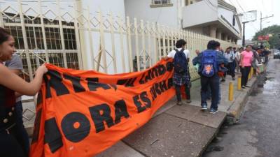 Los procesos encausados contra estudiantes de la Unah por su presunta participación en diversos incidentes, ha levantado protestas de parte de los universitarios.