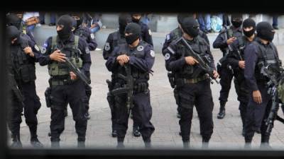 Las autoridades salvadoreñas enviaron a la policía y el Ejército a las calles para contrarrestar las amenazas de los pandilleros a los transportistas.