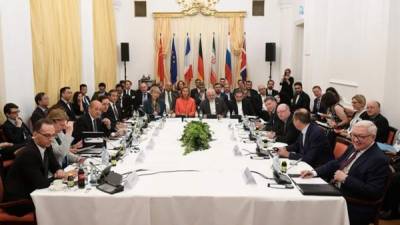 Los miembros del 'plan conjunto de acción' (JCPOA, en sus siglas en inglés), cuando asistieron ayer jueves a la reunión ministerial en el Palacio Coburgo en Viena, Austria. EFE