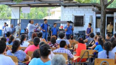 Los padres se mostraron indignados y molestos en la asamblea. Fotos: Melvin cubas