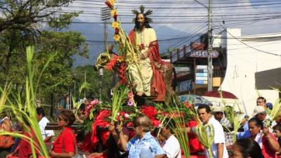 Los cristianos caminaron por las calles sampedranas.