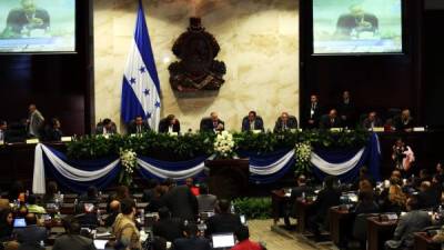 Los congresistas votaron ayer para cerrar la segunda legislatura y le dieron cabida a un proyecto de reformas electorales.