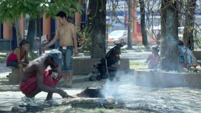 Un grupo de indigentes en San Pedro Sula. Foto: Amílcar Izaguirre