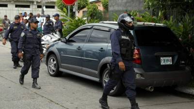 En una calle del barrio La Independencia fue dejado el carro con el cadáver.