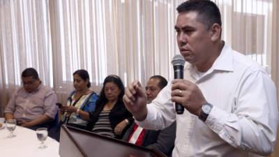 Pablo Castellanos dio su testimonio durante el anuncio de la conferencia del evento Sabor a Miel.