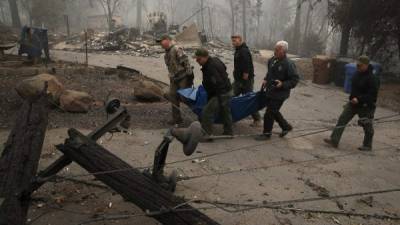 Las autoridades han recuperado los cuerpos de 25 personas tras los incendios en California. Buscan a otros 100 desaparecidos./AFP.