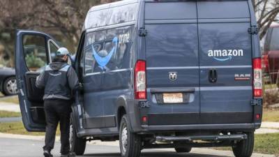 mazon admitió que sus conductores deben orinar en botellas debido al tráfico o a problemas para encontrar baños durante los recorridos de entrega. EFE/EPA/TANNEN MAURY/Archivo