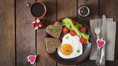 Una comida romántica tiene que ser ligera y delicada, no tan abudante, pero con muchos detalles.