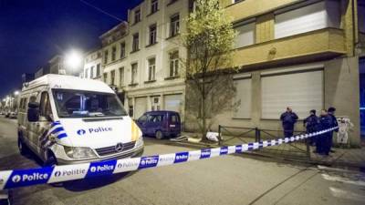 Dispositivo policial desplegado anoche en Bruselas, en relación con los atentados del pasado 22 de marzo. EFE.