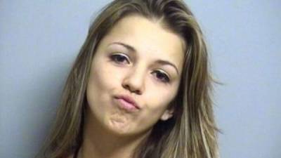 Nichole Winbery (28) fue acusada por tres de sus alumnos de tener contacto sexual.