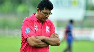 Carlos Martínez deja su cargo en el banquillo de la Real Sociedad luego de la derrota frente al Motagua en Tocoa. Foto Samuel Zelaya