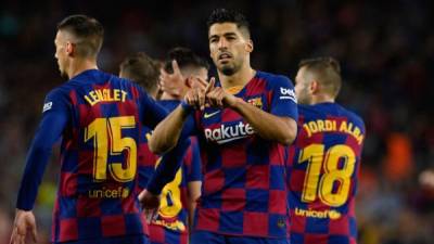 Luis Suárez marcó un doblete para el triunfo del Barcelona ante el Valencia. Foto AFP