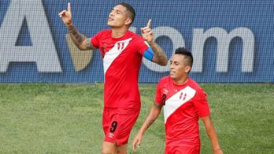 Paolo Guerrero celebrando su gol contra Australia. Foto AFP