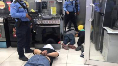 Los detenidos ya fueron identificados por la Policía.