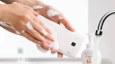 Uno de los puntos de venta del fabricante es que al ser un dispositivo lavable, contribuye a la higiene, pues los celulares albergan gran cantidad de gérmenes.