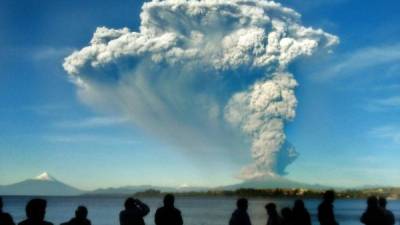 El Gobierno de Bachelet ordenó la evacuación en un radio de 10 km alrededor del volcán, ubicado en la región de Los Lagos